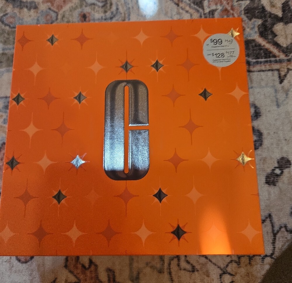Clinique Happy Gift Set in Bright Orange Packaging - Picture 5 of 5